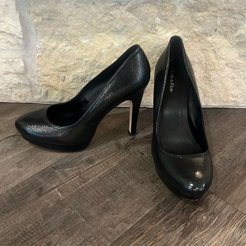 CALVIN KLEIN Kendall Lizard Print Black Leather Round Toe Platforms